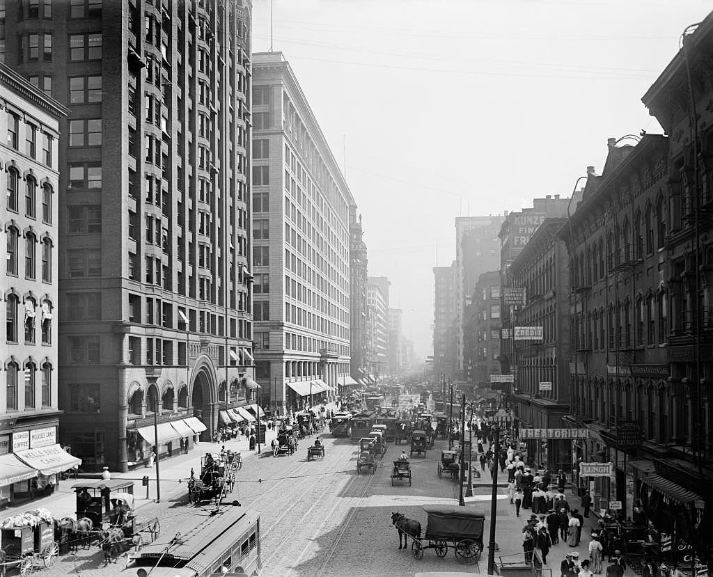 #179 Busy Street Scene, State Street, South from Lake Street, Chicago, 1905