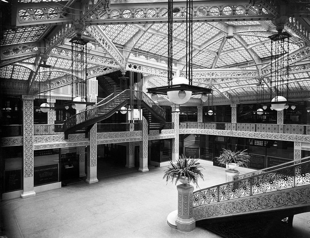 #46 Interior view of the lobby of the Rookery Building after the remodeling by Frank Lloyd Wright, Chicago, 1905