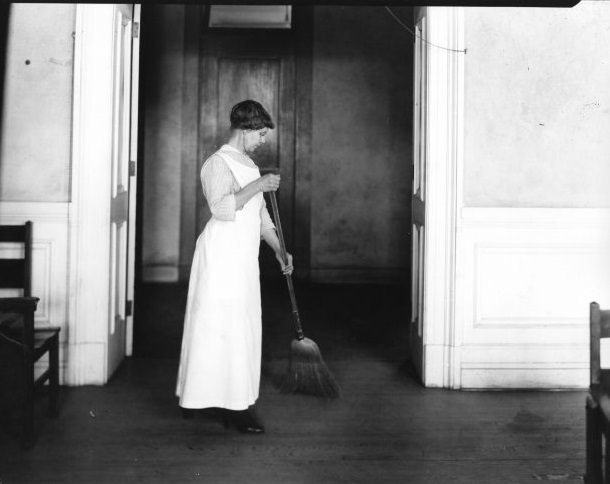The correct way to do housework: A Photographic Guide to Housework from 1921 Weird