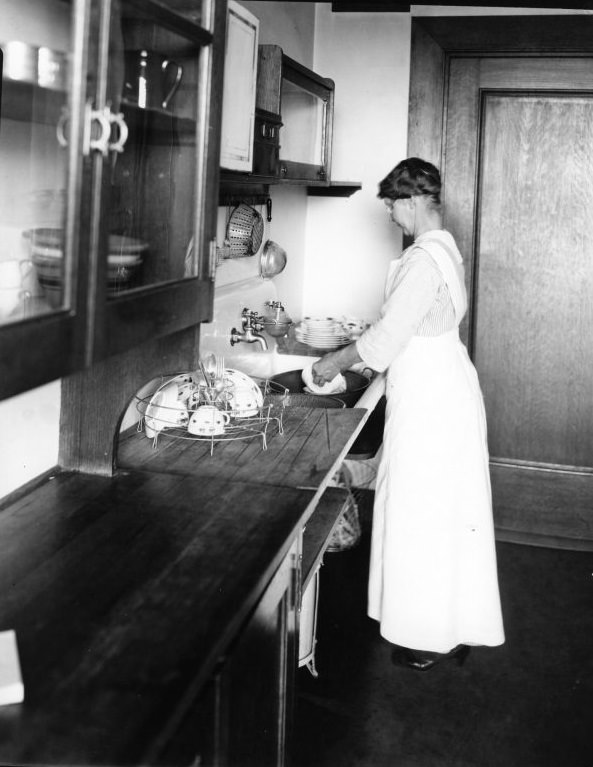The correct way to do housework: A Photographic Guide to Housework from 1921 Weird