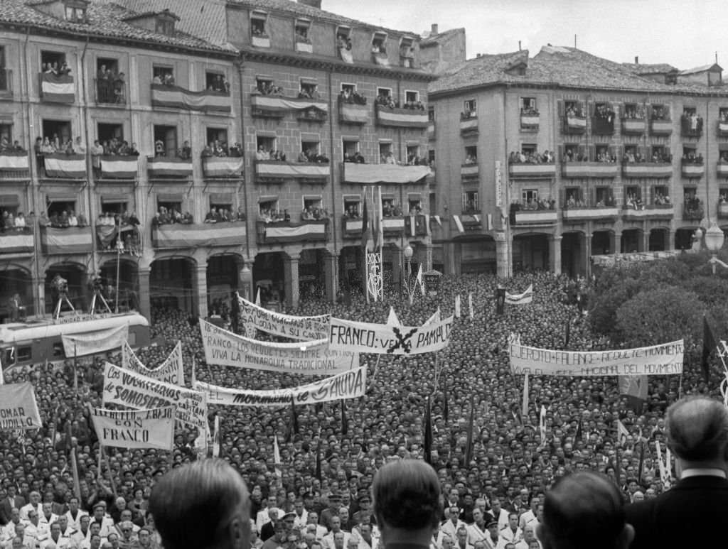 #41 Crowds in Burgos during the celebrations of the twenty-fifth anniversary of the appointment of Francisco Franco as Head of State Government, 1962
