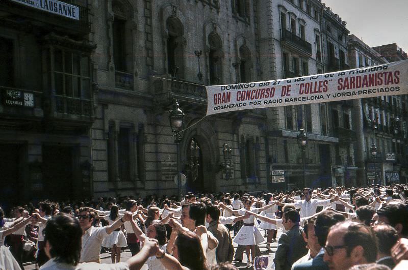 #287 Street dance, Barcelona, July 1975