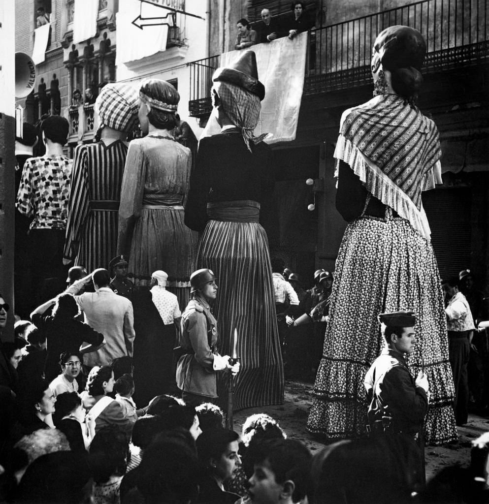 #56 Le defilé des géants lors des fallas de Valence, Spain.