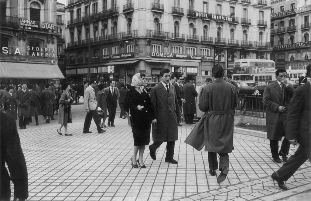 #70 Couple in love walking in the streets of Madrid, 1960