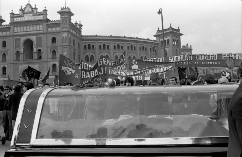 #220 Burial of Francisco Largo Caballero on the return to Spain of the remains of the former president of the II Republic and socialist leader, buried in Paris in 1946 in exile and buried in 1978 in the Civil Cemetery of Madrid.