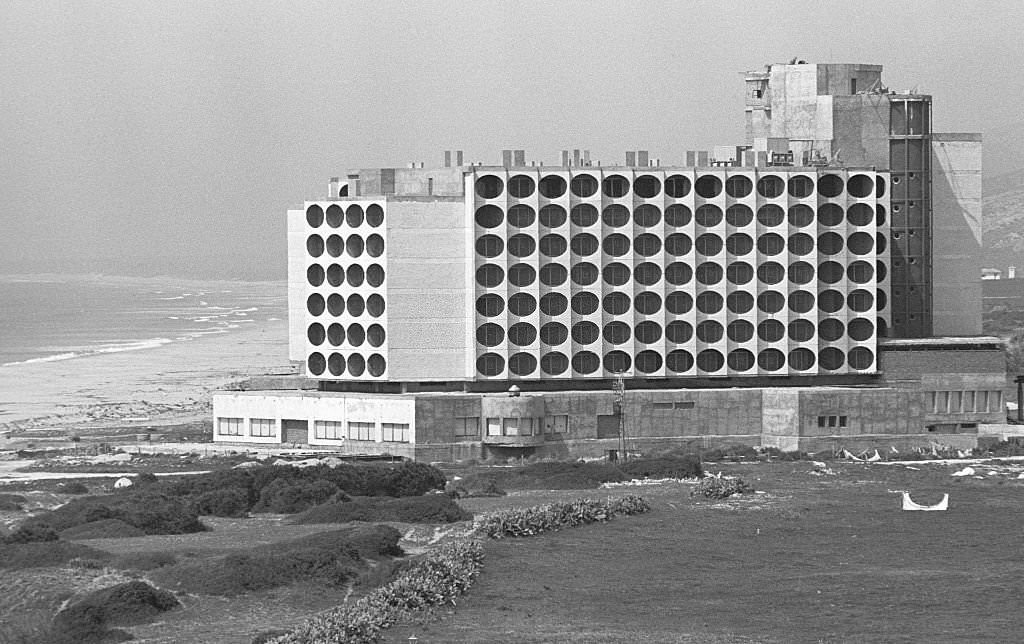 #86 Hotel ruins on the beach south of Cape Trafalgar, 1978