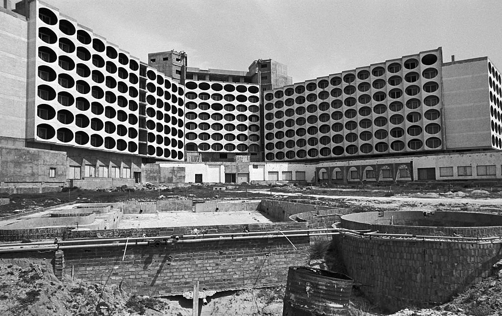 #87 Hotel ruins on the beach south of Cape Trafalgar, 1978