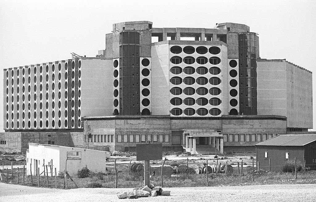 #88 Hotel ruins on the beach south of Cape Trafalgar, 1978