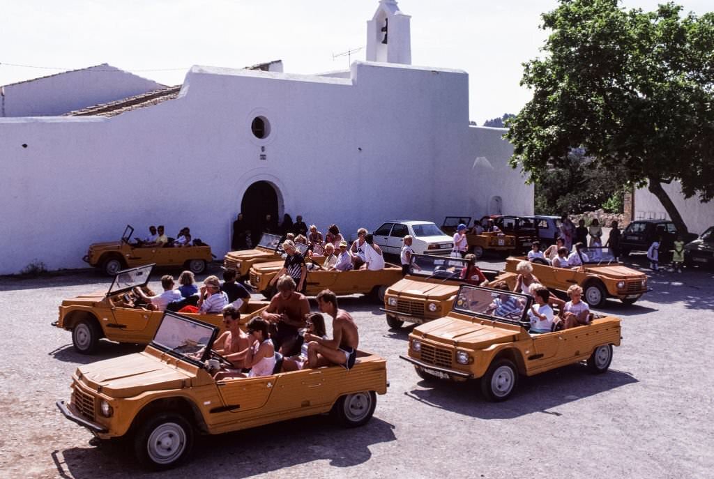 #115 Tourists in Citroën Méhari, July 1985