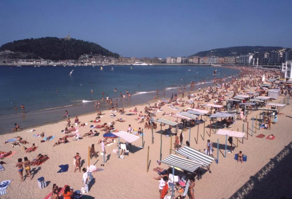 #132 La Concha beach in San Sebastián, in October 1982, Spain.
