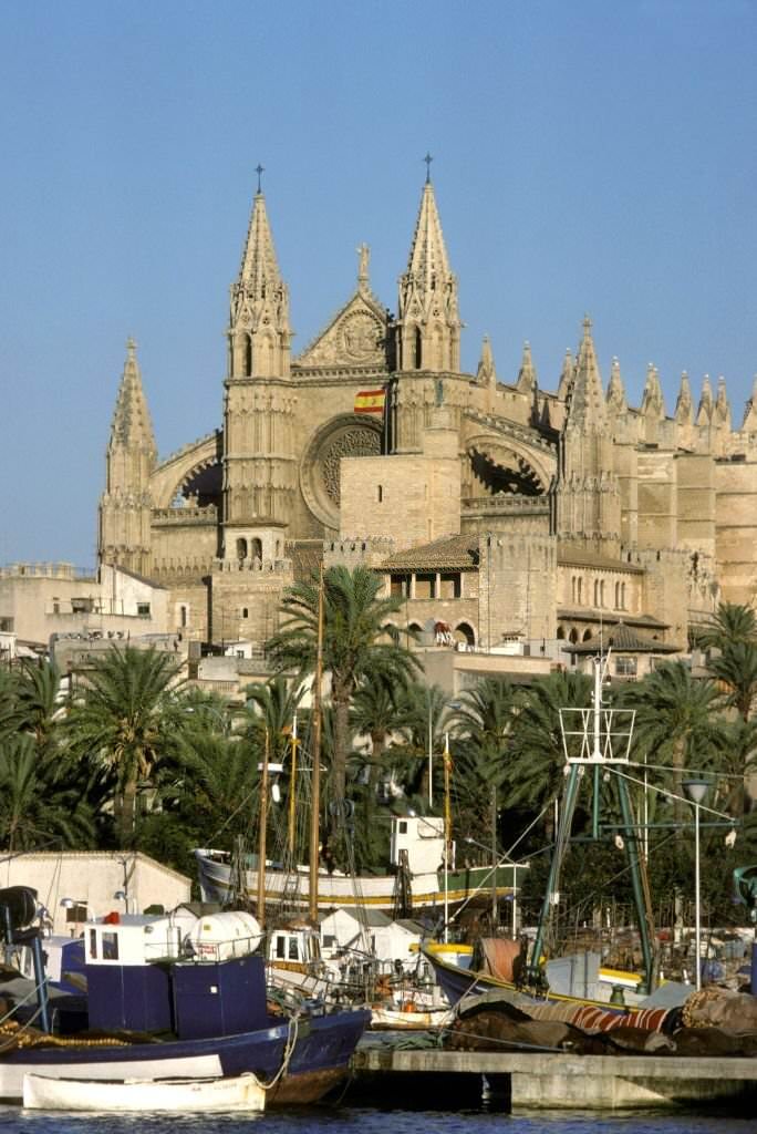 #40 The cathedrale of Santa-Maria de Majorque, in 1983 in Palma de Majorque in Spain.