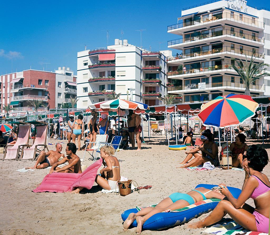 #74 Benidorm 1985, one of the most important tourist beaches of Spain, 17th August 1985, Benidorm, Alicante, Spain.