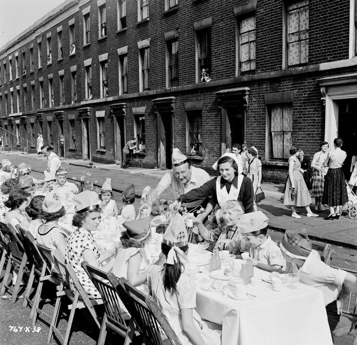 Stunning Behind-the-Scenes from &;The Ladykillers (1955), A Comic Crime Caper Movies