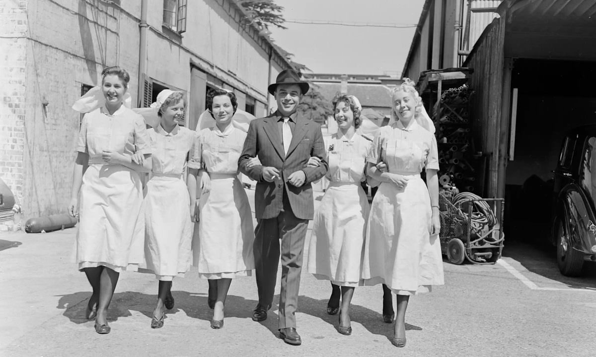 Stunning Behind-the-Scenes from &;The Ladykillers (1955), A Comic Crime Caper Movies