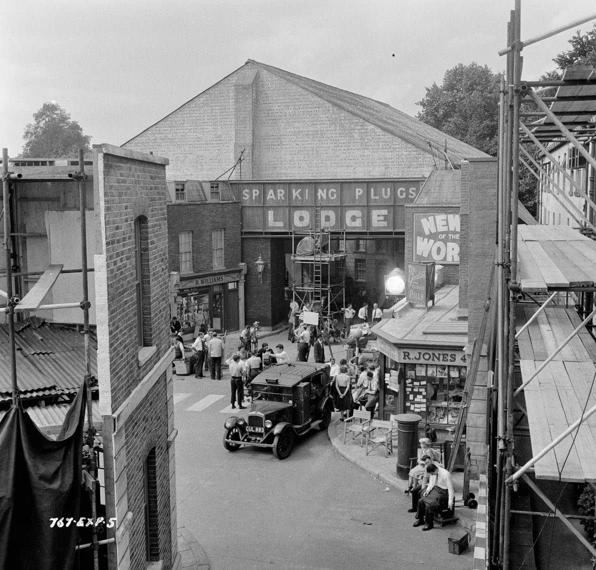 Stunning Behind-the-Scenes from &;The Ladykillers (1955), A Comic Crime Caper Movies