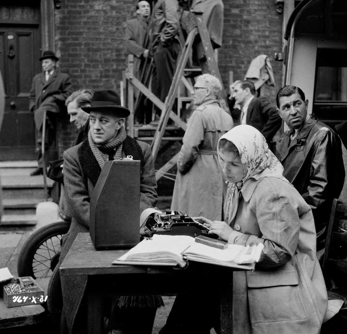 Stunning Behind-the-Scenes from &;The Ladykillers (1955), A Comic Crime Caper Movies