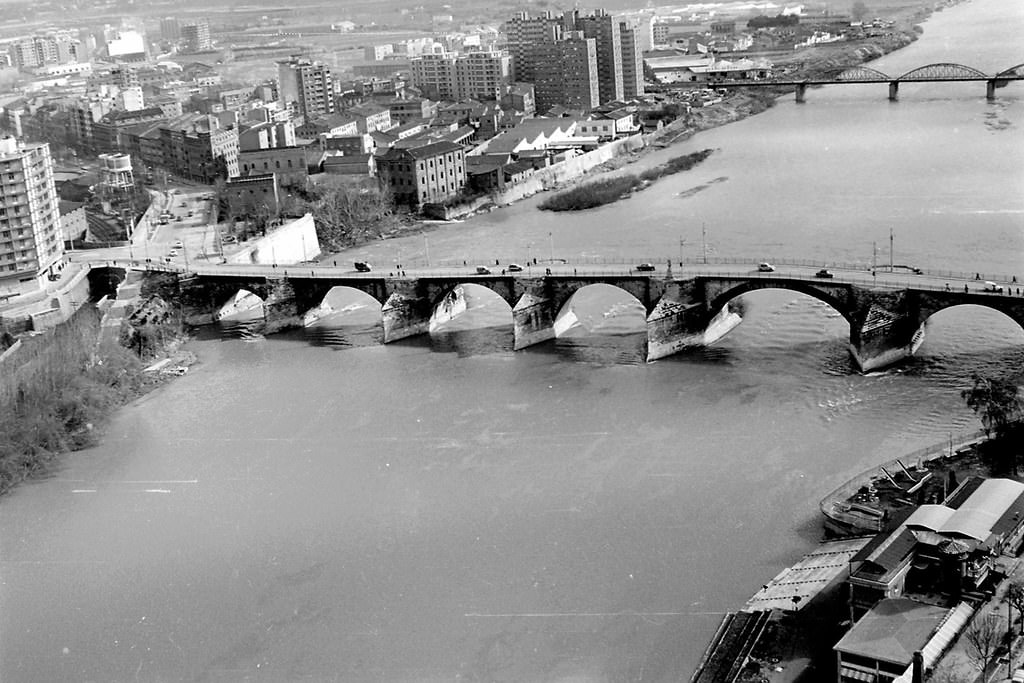 #112 View of the Stone Bridge over the Ebro River and its surroundings, from the tower of San Francisco de Borja del Pilar, 1971