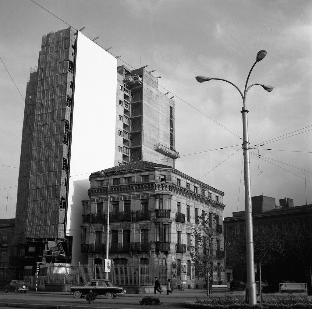 #119 Aragon Square, 1971