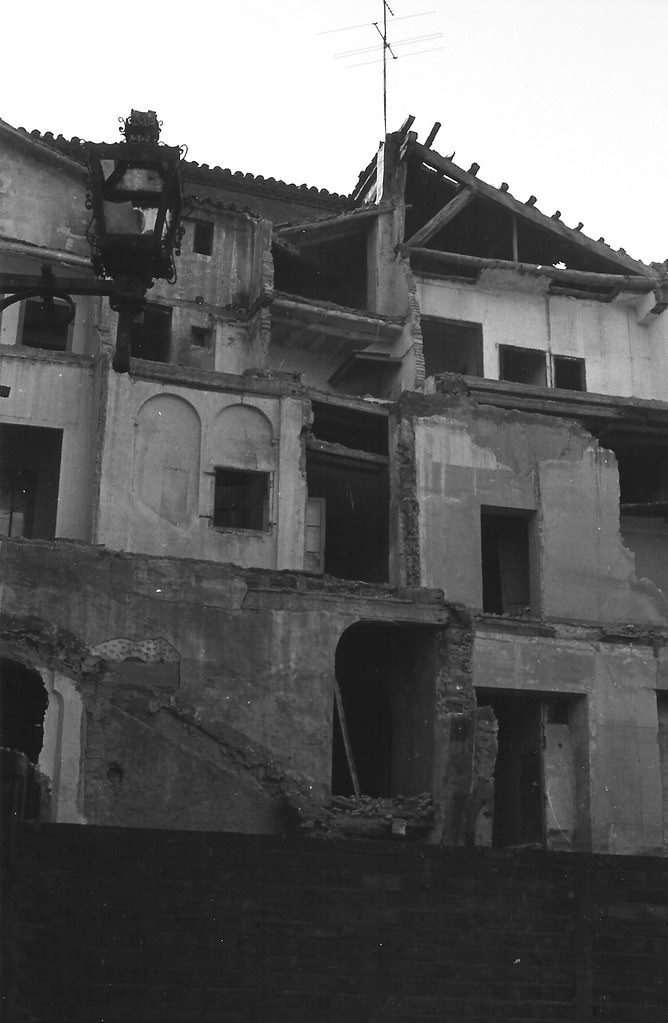 #140 View of the demolition of Casa Armijo, a Renaissance palace between the streets of Don Juan de Aragón, Lucero and Pabostría, 1971