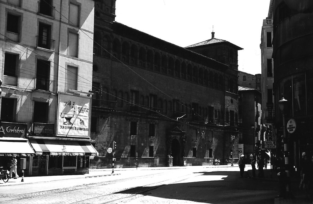 #141 Meeting point between Coso Alto and Azoque street (right), with Escuelas Pías and General Franco streets (left), 1971
