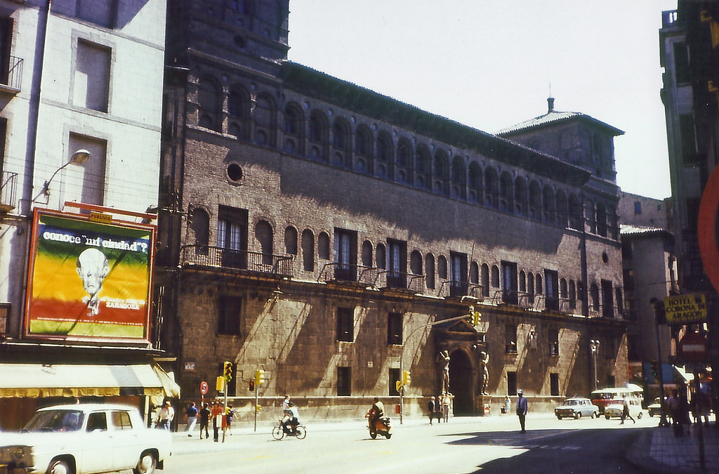 #179 Start of the Coso Alto from the meeting point of Calle de las Escuelas Pías, on the left; of General Franco, where the Renault 8 enters; and Azoque, to the left, 1972