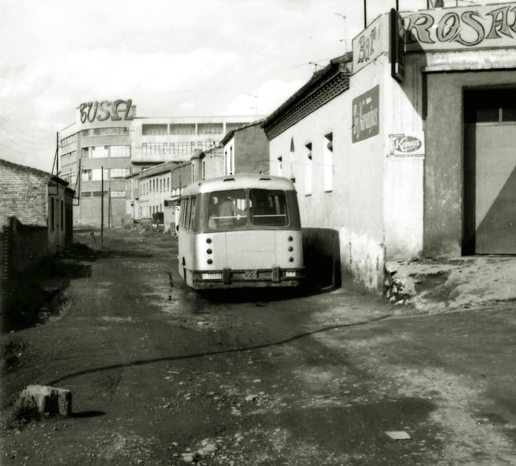 #41 Camino de Juslibol in an image captured in the section between the Teniente Polanco housing group and Juslibol street, 1970
