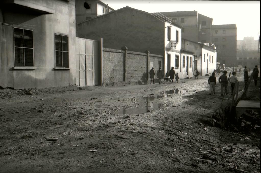 #42 Image of the old Juslibol road in its natural muddy facet after some rains, 1970