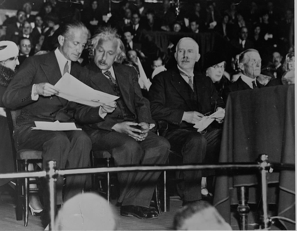 #67 Einstein Sitting in an Audience