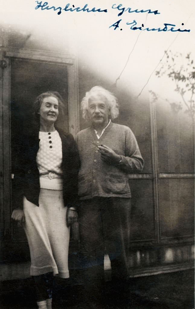 #70 Alert Einstein and Margarita Konenkov
