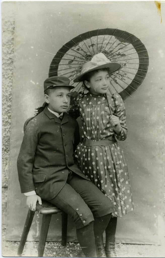 #19 Einstein with Maja, 1893.