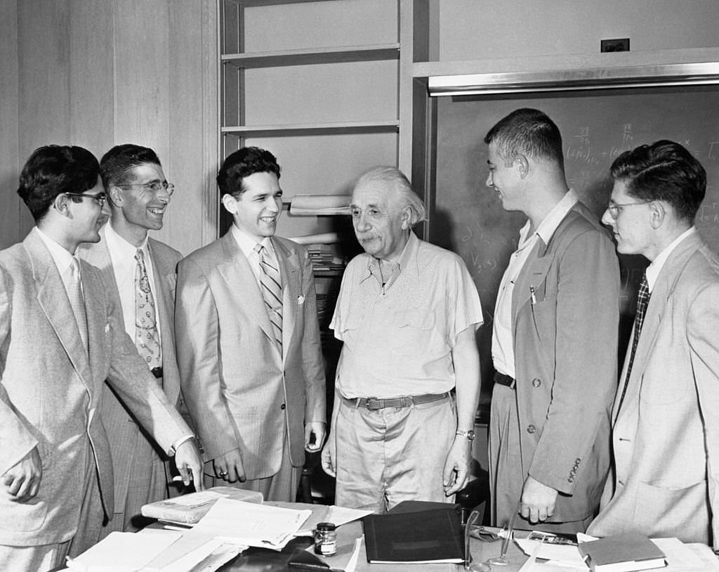 #32 Young Scientists Meet Einstein.