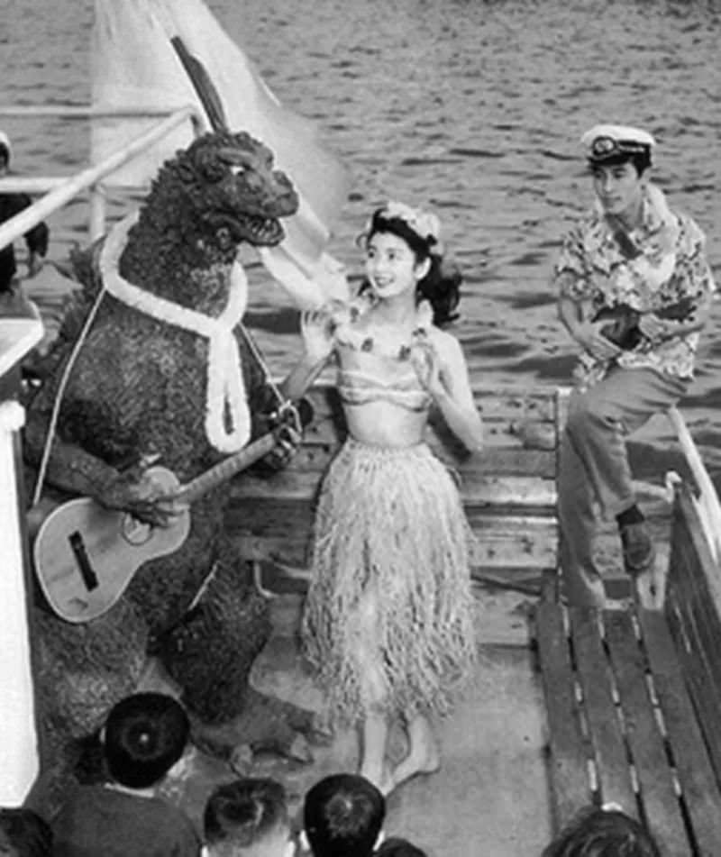 Stunning Behind-the-scene Photos from the Making of the first Godzilla movie, 1954 Movies