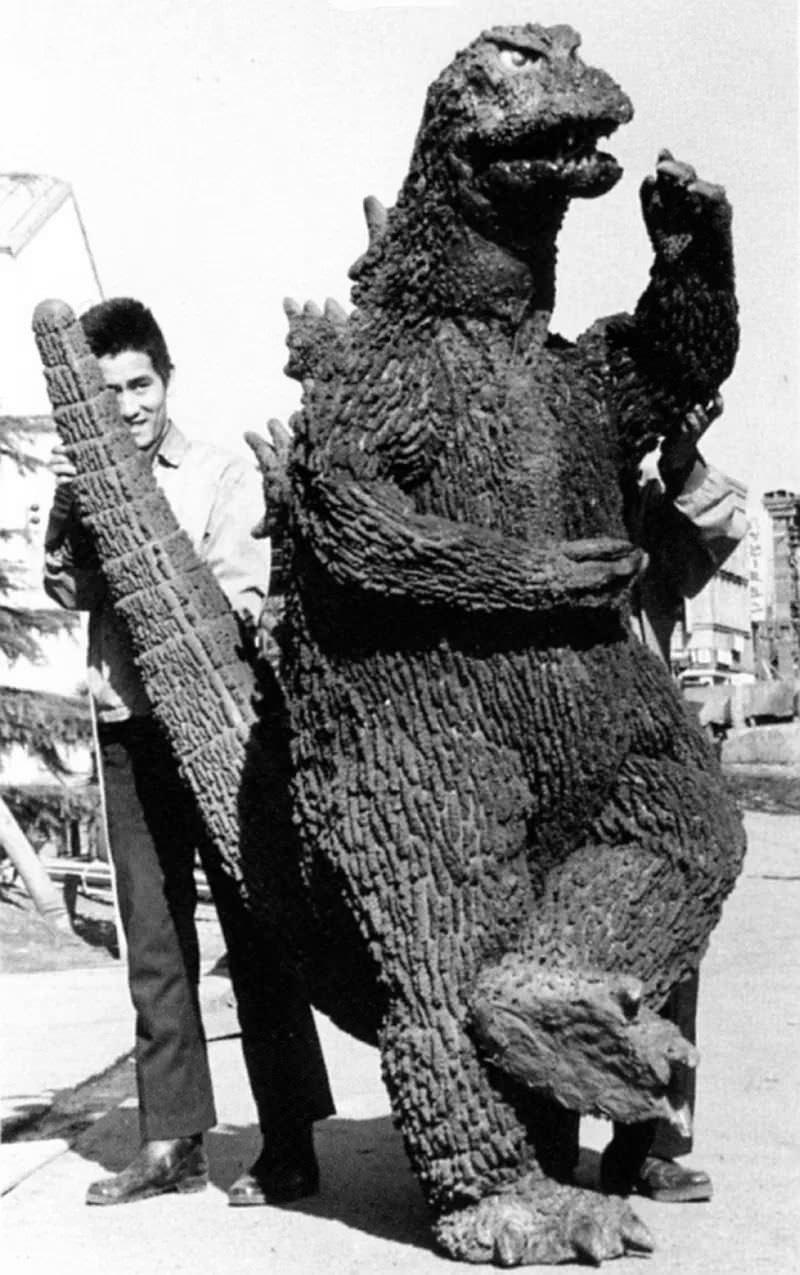 Stunning Behind-the-scene Photos from the Making of the first Godzilla movie, 1954 Movies