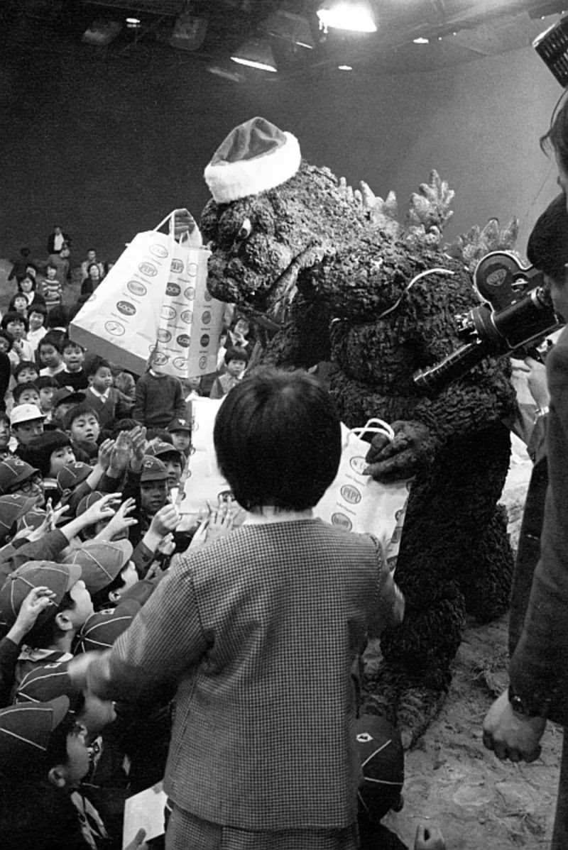 Stunning Behind-the-scene Photos from the Making of the first Godzilla movie, 1954 Movies