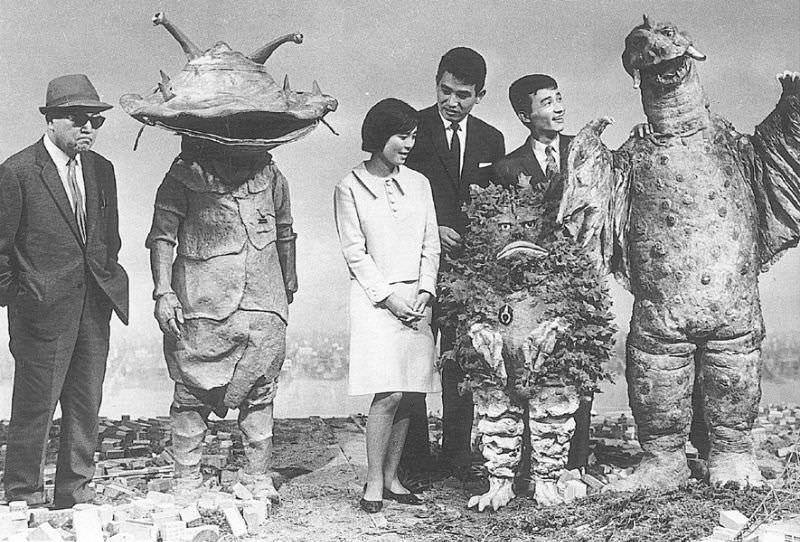 Stunning Behind-the-scene Photos from the Making of the first Godzilla movie, 1954 Movies