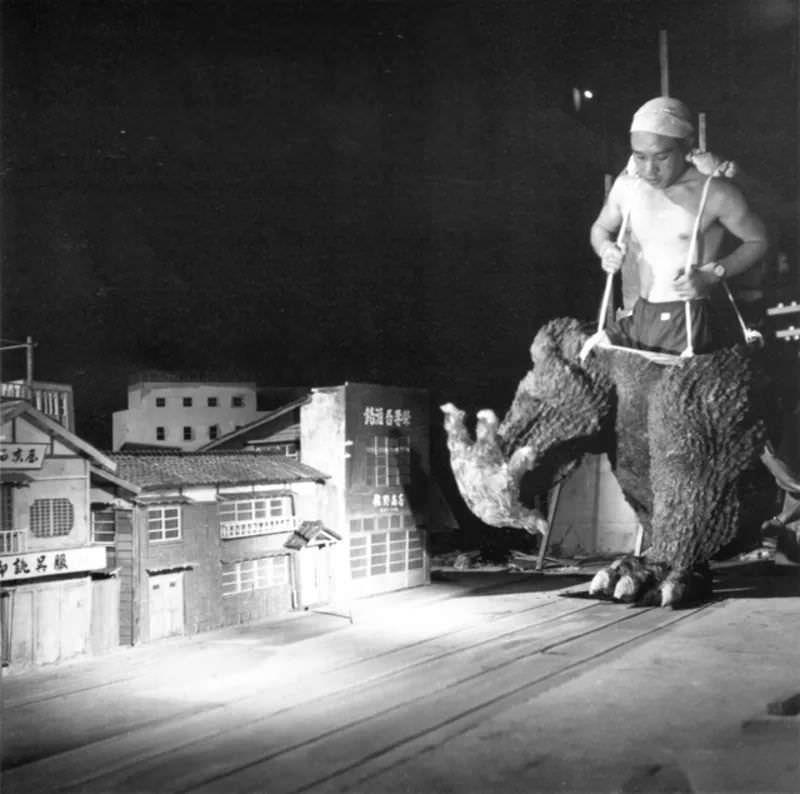 Stunning Behind-the-scene Photos from the Making of the first Godzilla movie, 1954 Movies