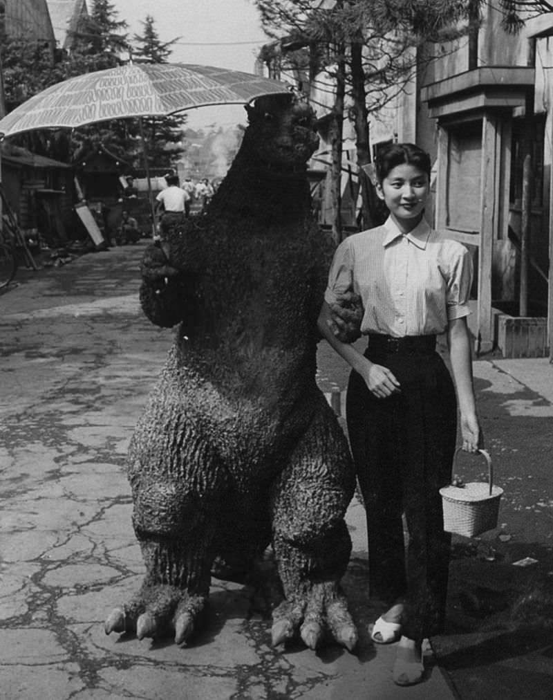 Stunning Behind-the-scene Photos from the Making of the first Godzilla movie, 1954 Movies
