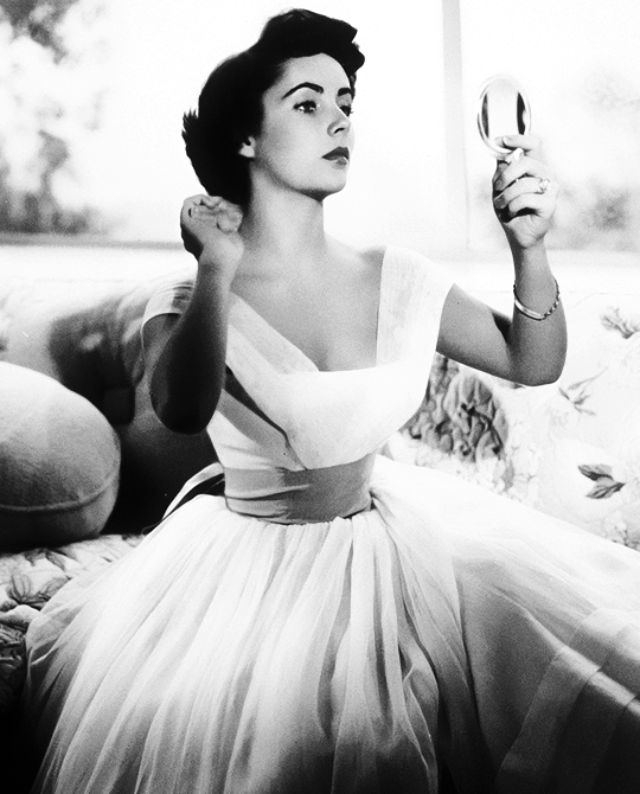 #21 Elizabeth Taylor, 1948