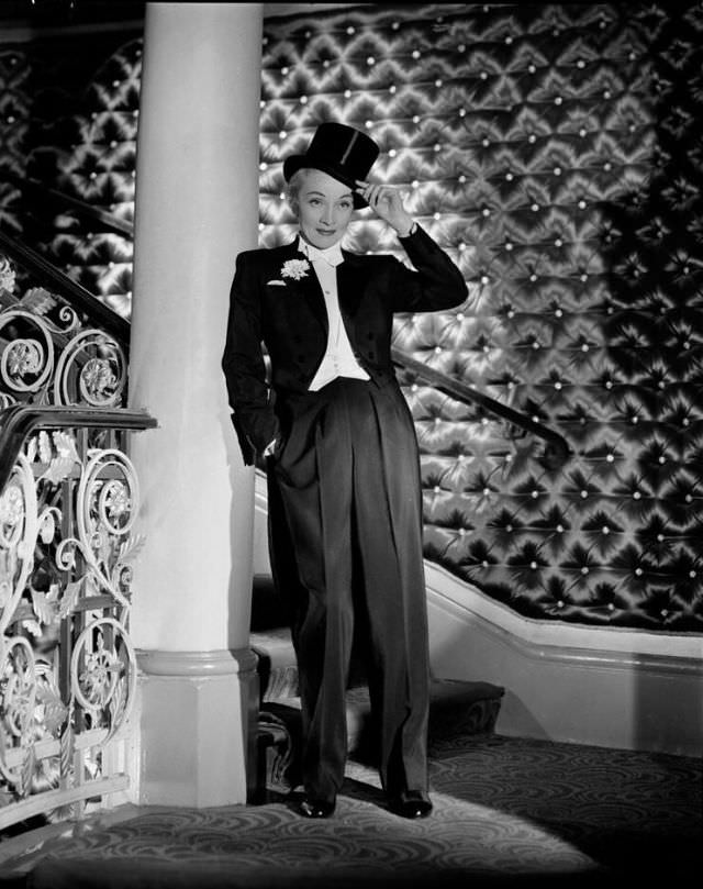 #32 Marlene Dietrich, 1953