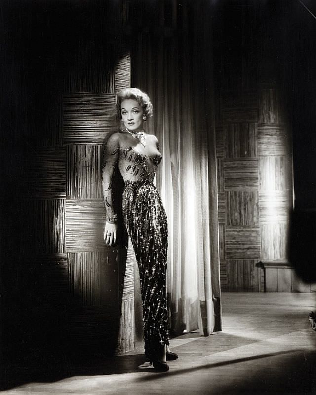 #34 Marlene Dietrich, 1955