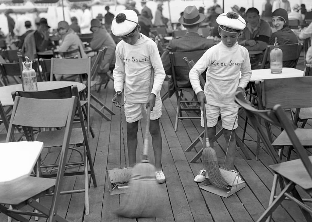 #101 Little Grooms of the Bar Du Soleil, 1929