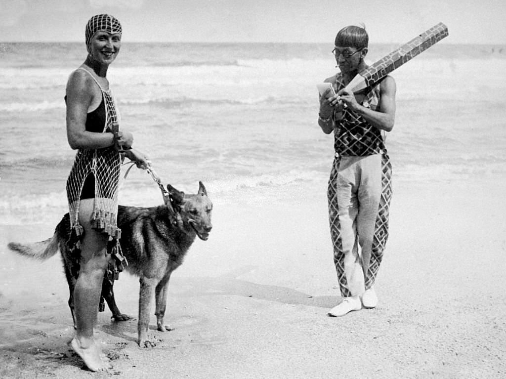 #110 Fujita and Suzy Dorian on the Beach in Deauville, 1927