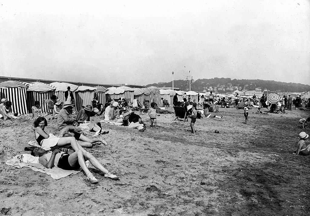 #64 Deauville, 1930s