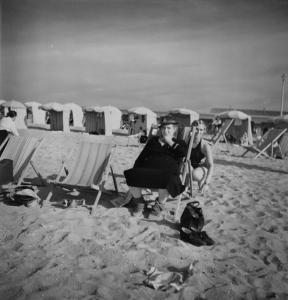 #76 Beach of Deauville, 1936