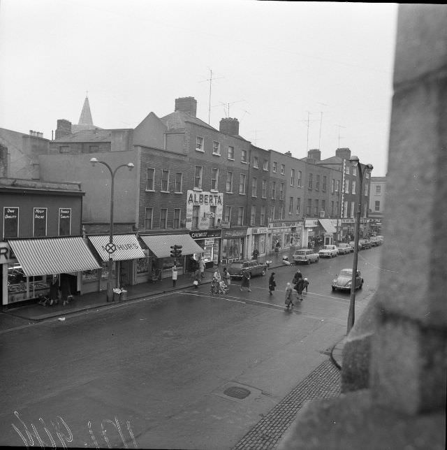 #14 Pedestrians and shops on Thomas Street, November 1971.