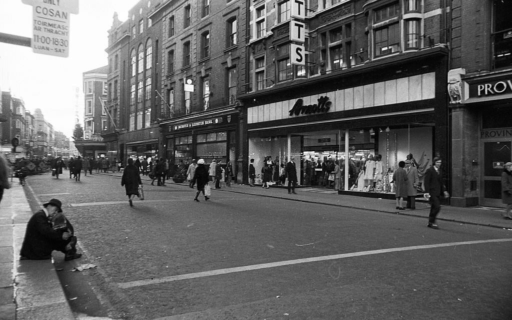 #43 Street scene Arnotts, 1972