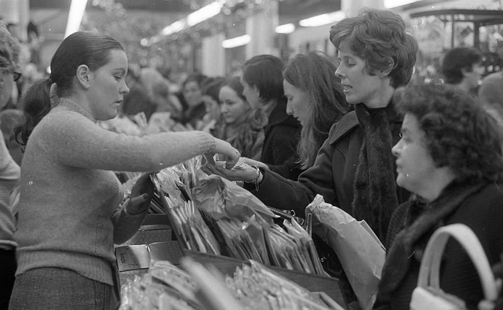 #50 Christmas shopping in Henry Street, Dublin, 1971