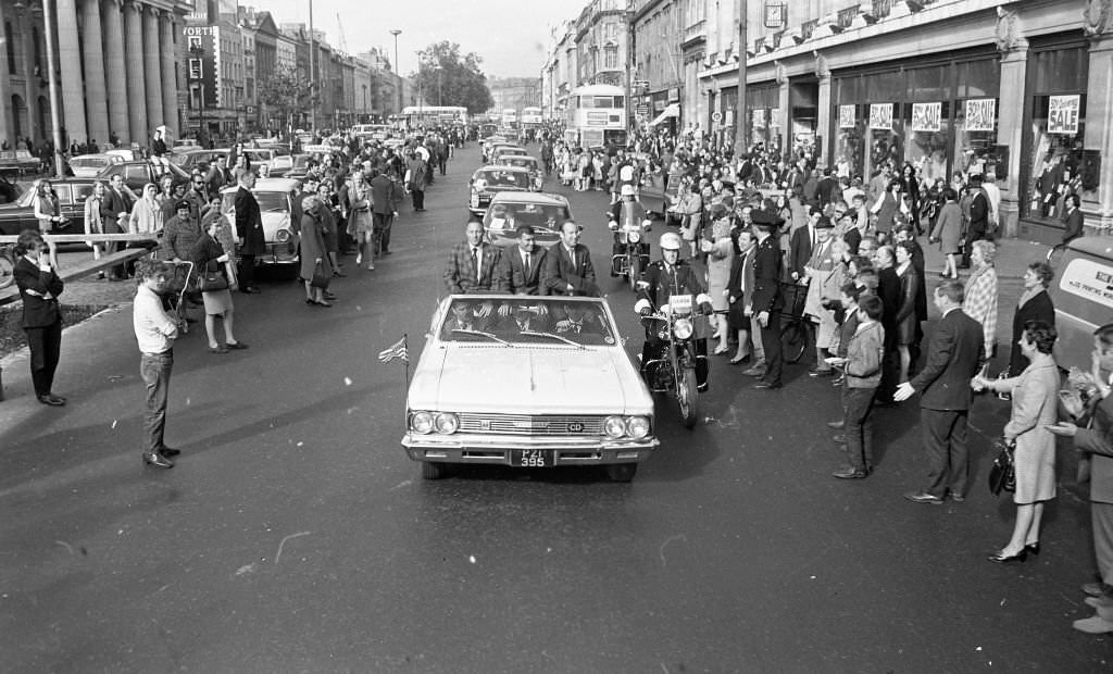 #76 Apollo XIII Astronauts Motorcade in O’Connell Street, Dublin, 1970