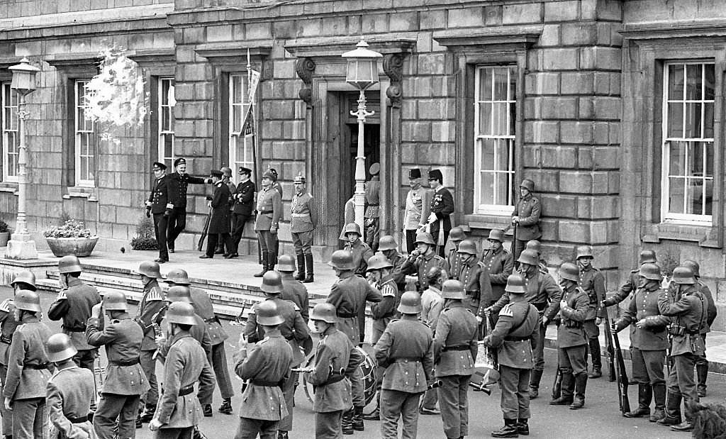 #79 Von Richthofen and Brown in Dublin, 1970