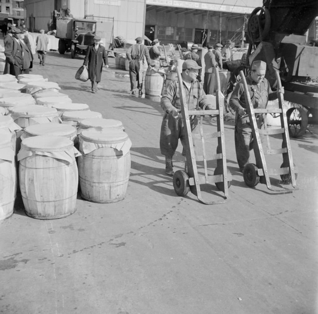 #14 Dock scene, Fulton fish market, 1920s